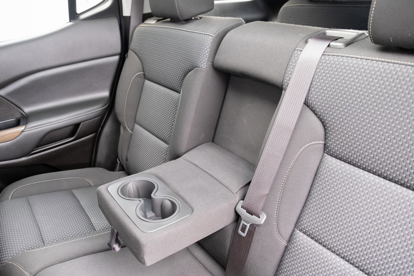 Used 2022 GMC Acadia SLE image 19