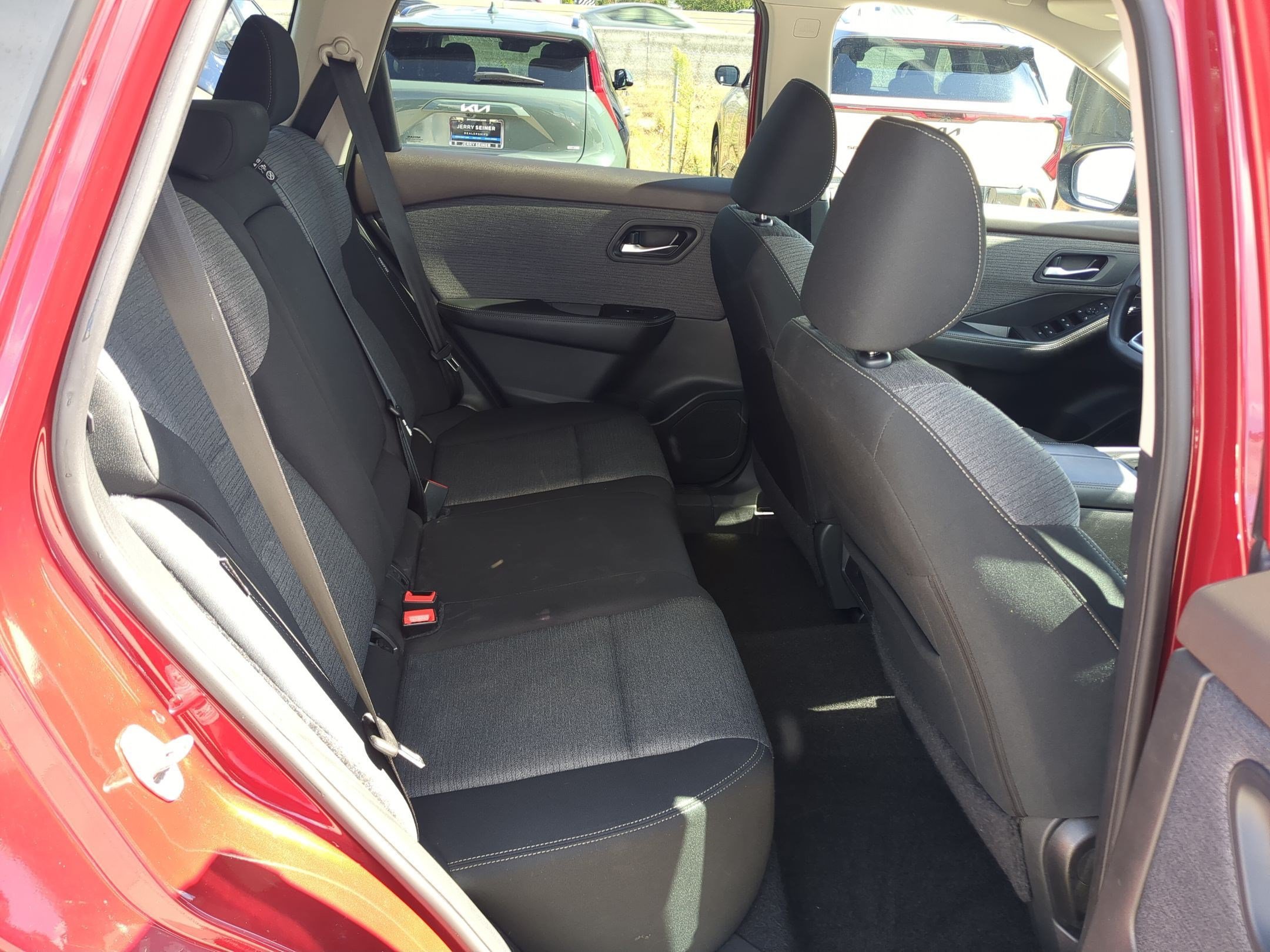 Used 2023 Nissan Rogue SV AWD/4WD image 28