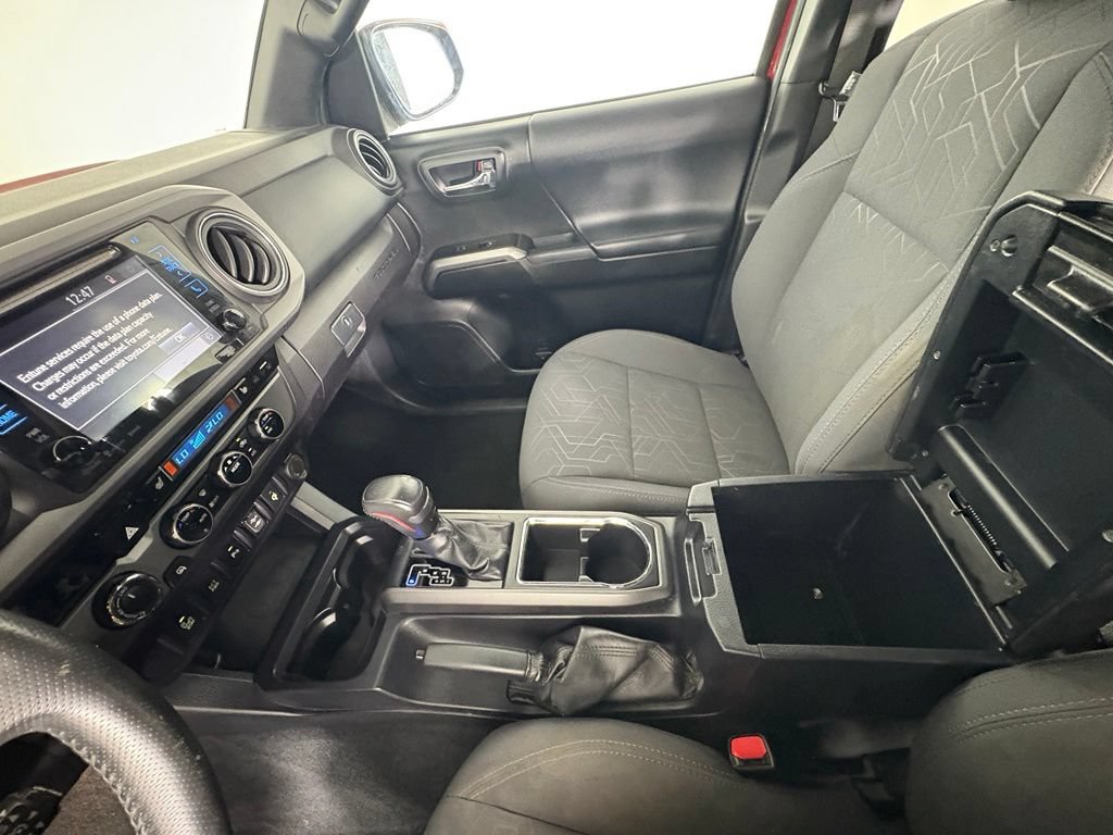 Used 2017 Toyota Tacoma TRD Off-Road w/ Premium & Technology Package AWD/4WD image 24