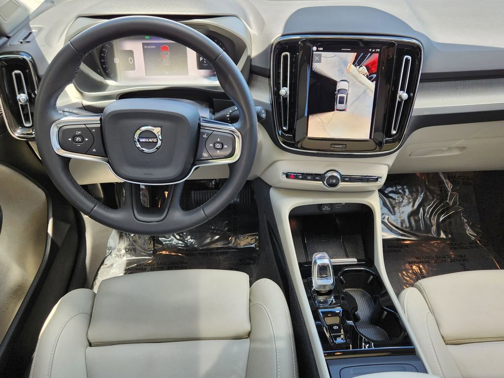 Used 2024 Volvo XC40 B5 Plus w/ Protection Package Premier AWD/4WD image 3