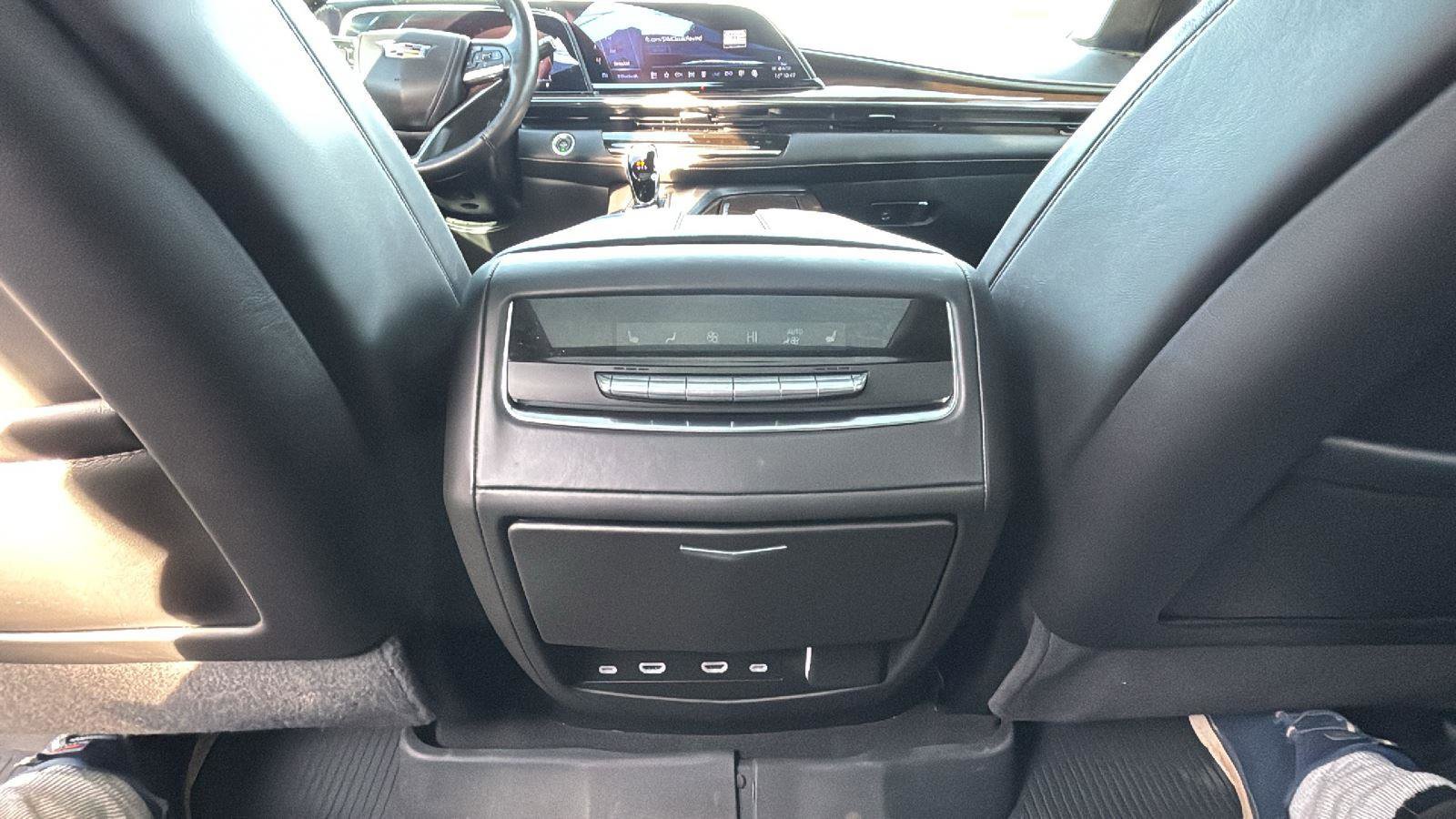 Certified 2024 Cadillac Escalade ESV Premium Luxury Platinum w/ Heavy-Duty Trailer Package image 29