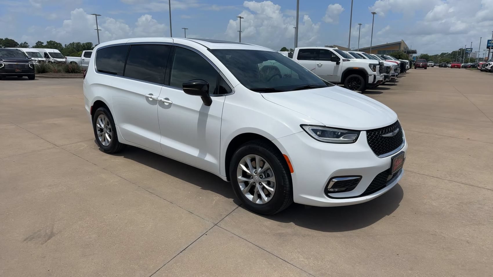 Used 2026 Chrysler Pacifica Limited AWD/4WD image 3