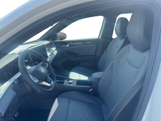 New 2026 Volkswagen Tiguan SE R-Line FWD image 9