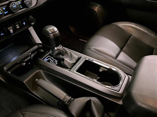 Used 2019 Toyota Tacoma TRD Sport AWD/4WD image 16