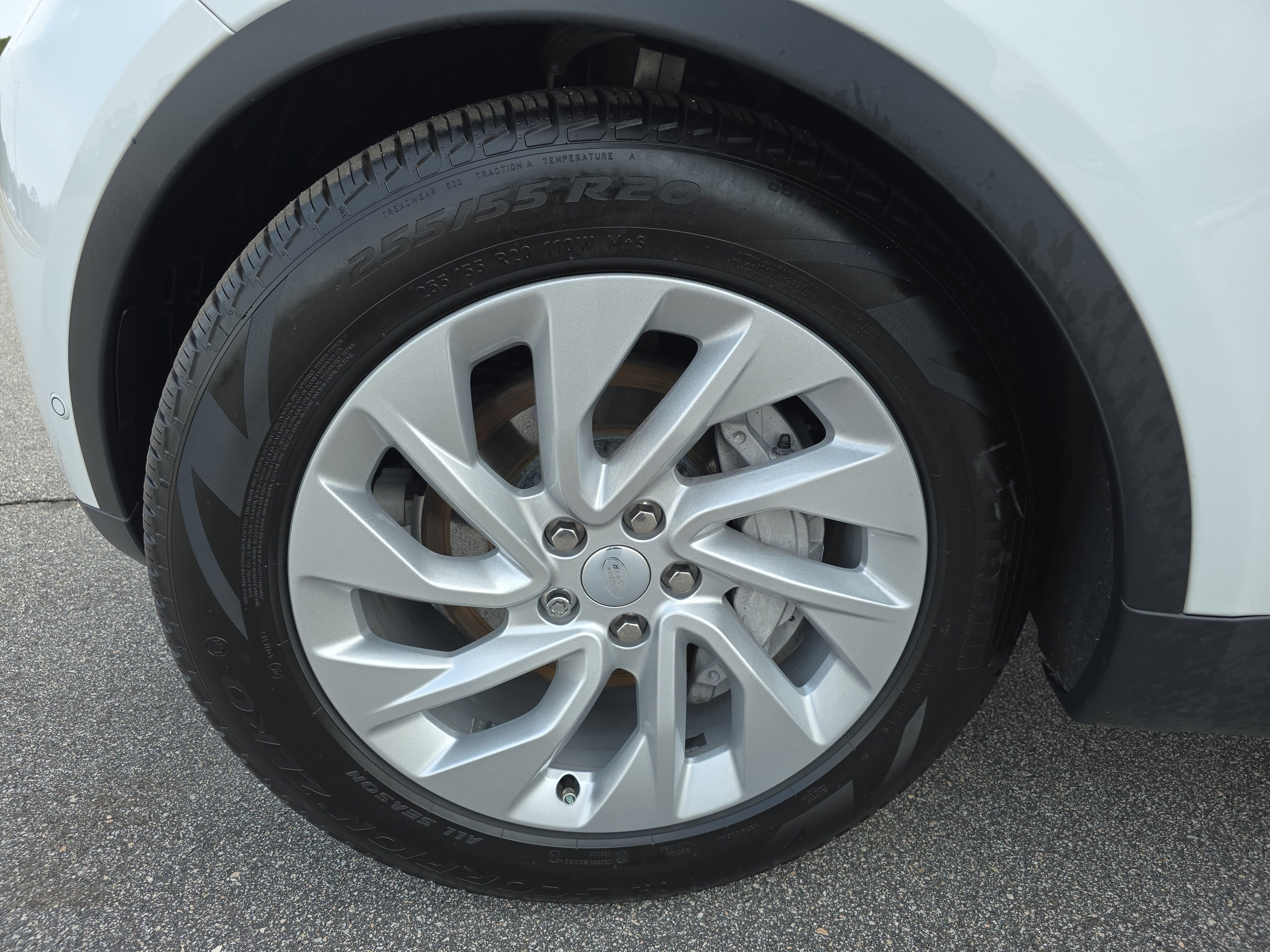 Used 2025 Land Rover Discovery S image 36