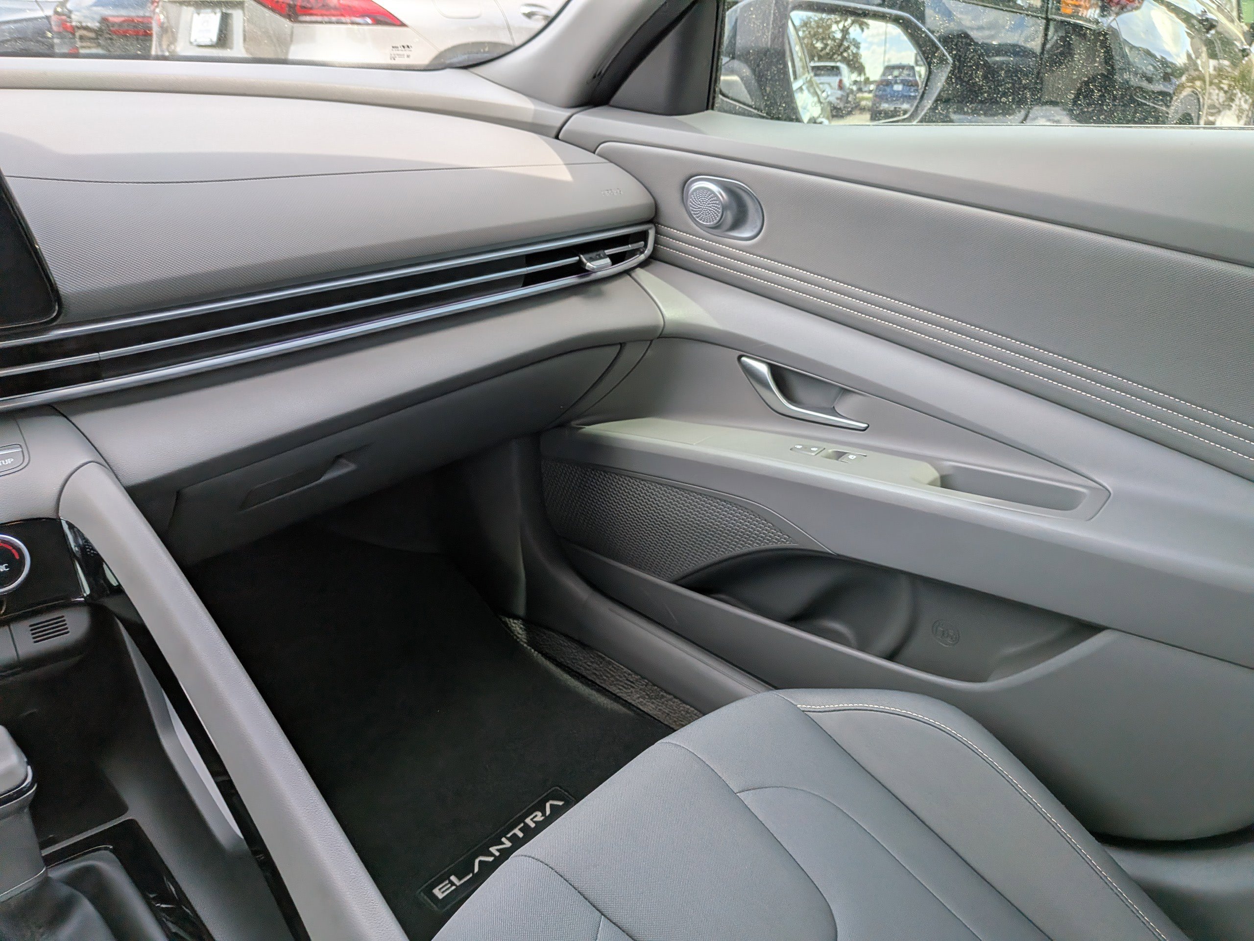 Certified 2025 Hyundai Elantra SEL image 16