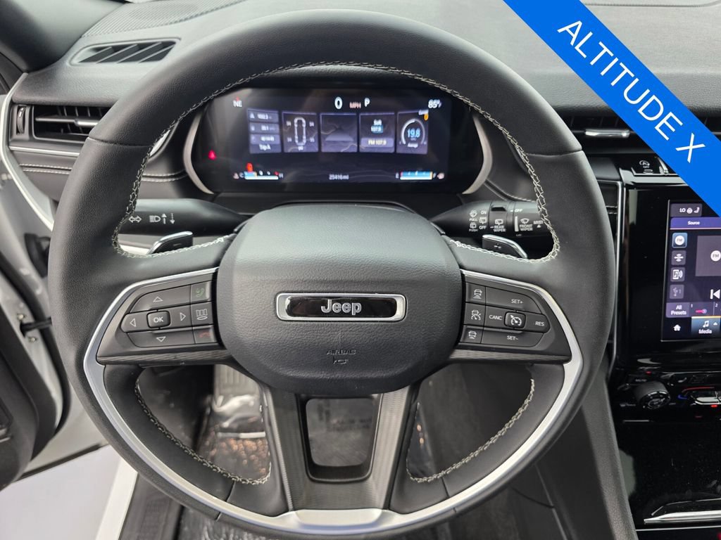 Used 2023 Jeep Grand Cherokee Altitude AWD/4WD image 18