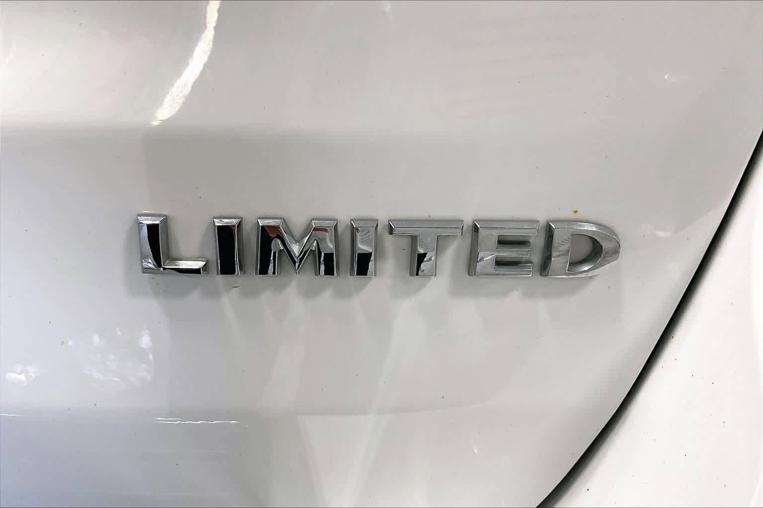 Used 2019 Jeep Grand Cherokee Limited AWD/4WD image 10
