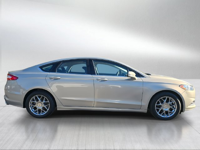 Used 2015 Ford Fusion SE FWD image 2