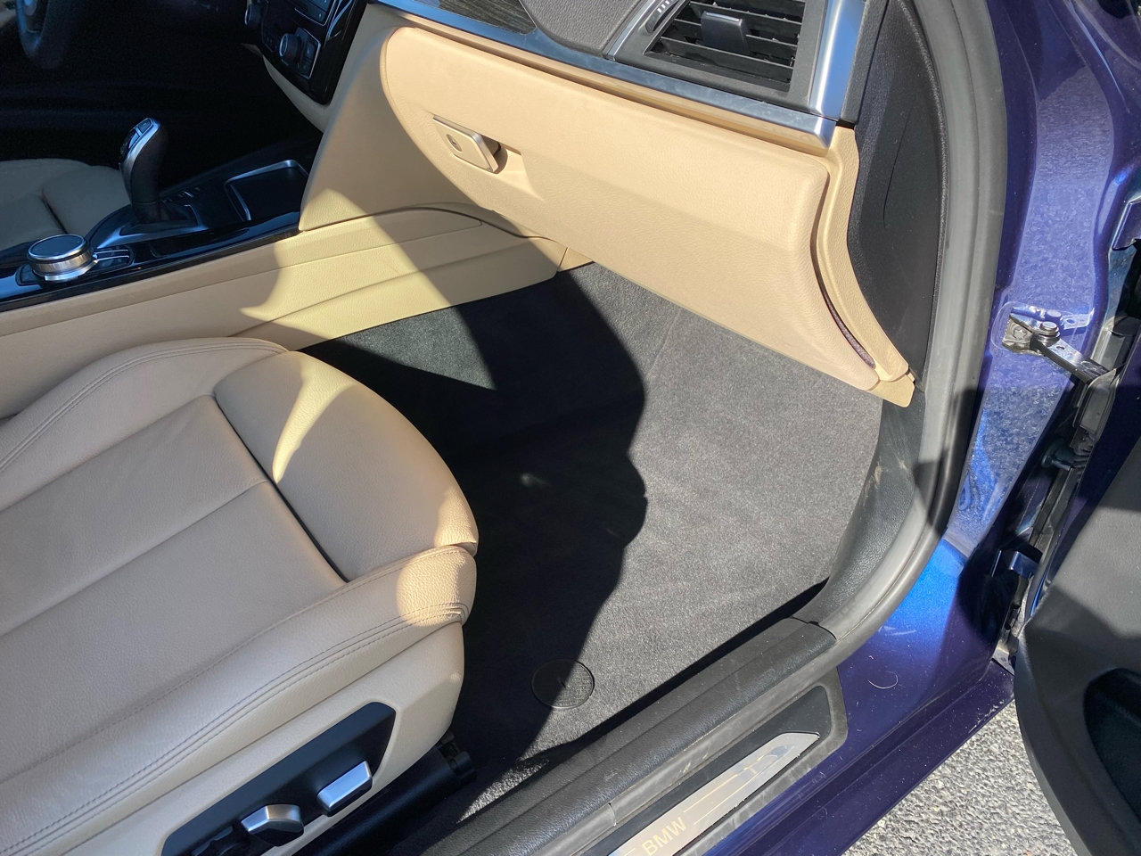 Used 2018 BMW 330i xDrive 330i xDrive SULEV Sedan w/ Premium Package image 17