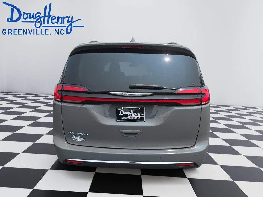 Used 2022 Chrysler Pacifica Touring-L FWD image 4