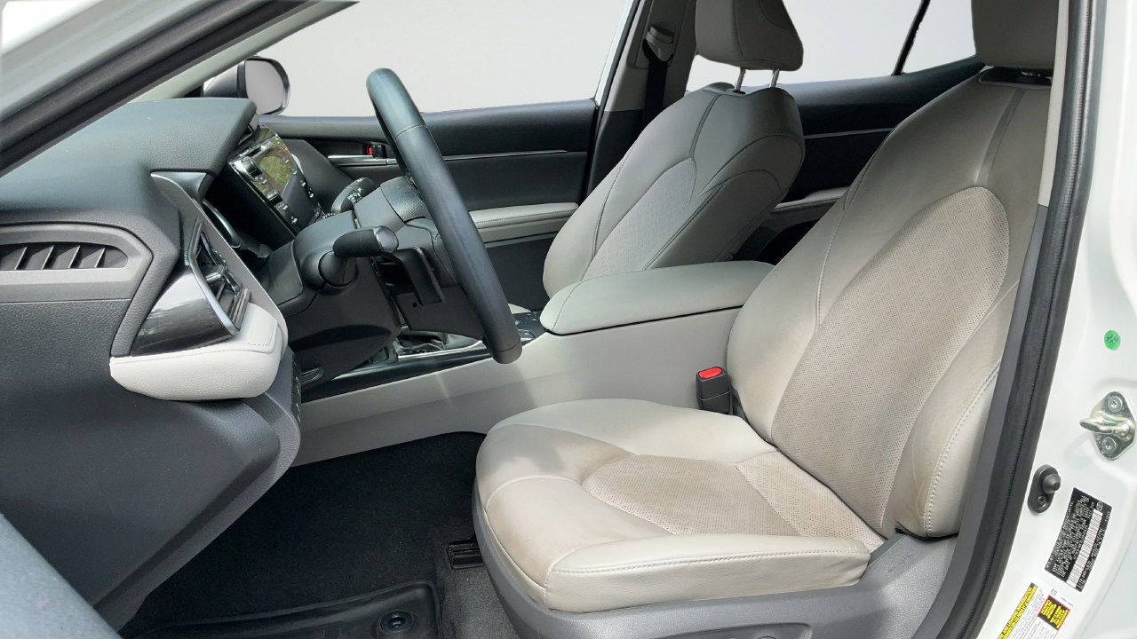 Used 2020 Toyota Camry XSE FWD image 17