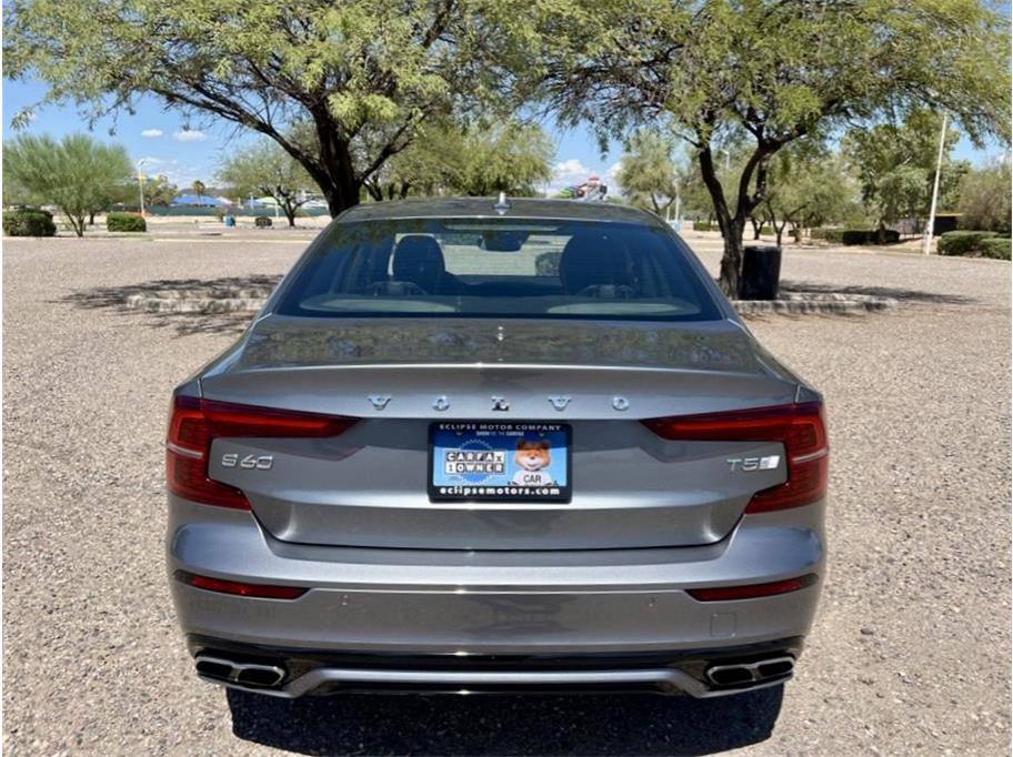 Used 2019 Volvo S60 T5 R-Design image 4