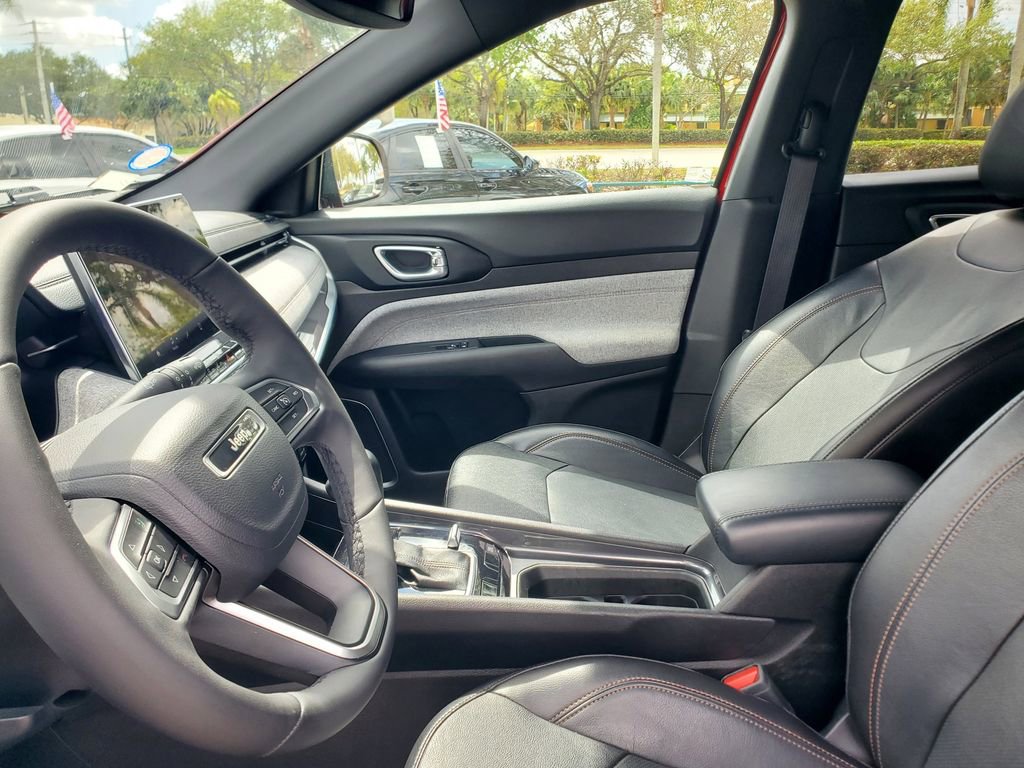 Used 2023 Jeep Compass Latitude image 15