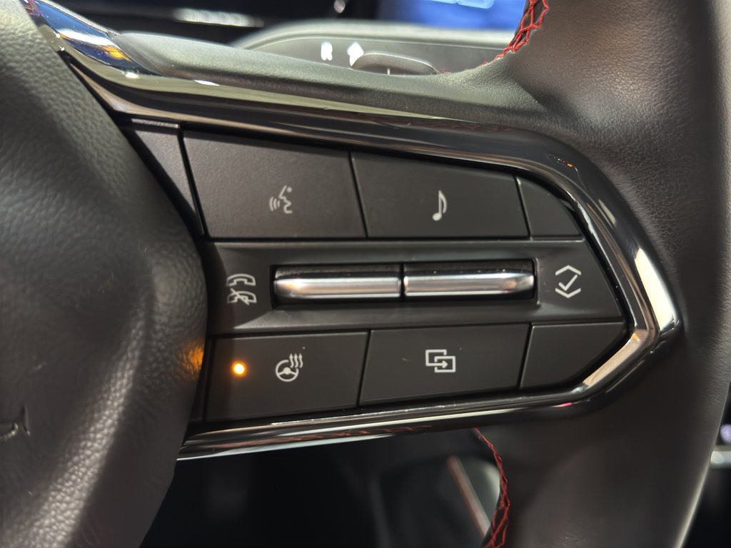 Used 2025 Chevrolet Traverse RS image 30