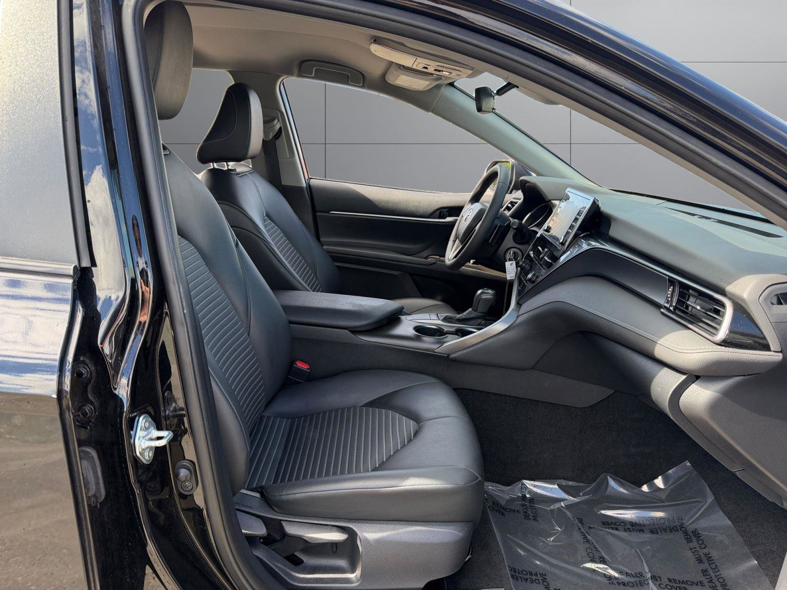 Used 2023 Toyota Camry SE FWD image 7