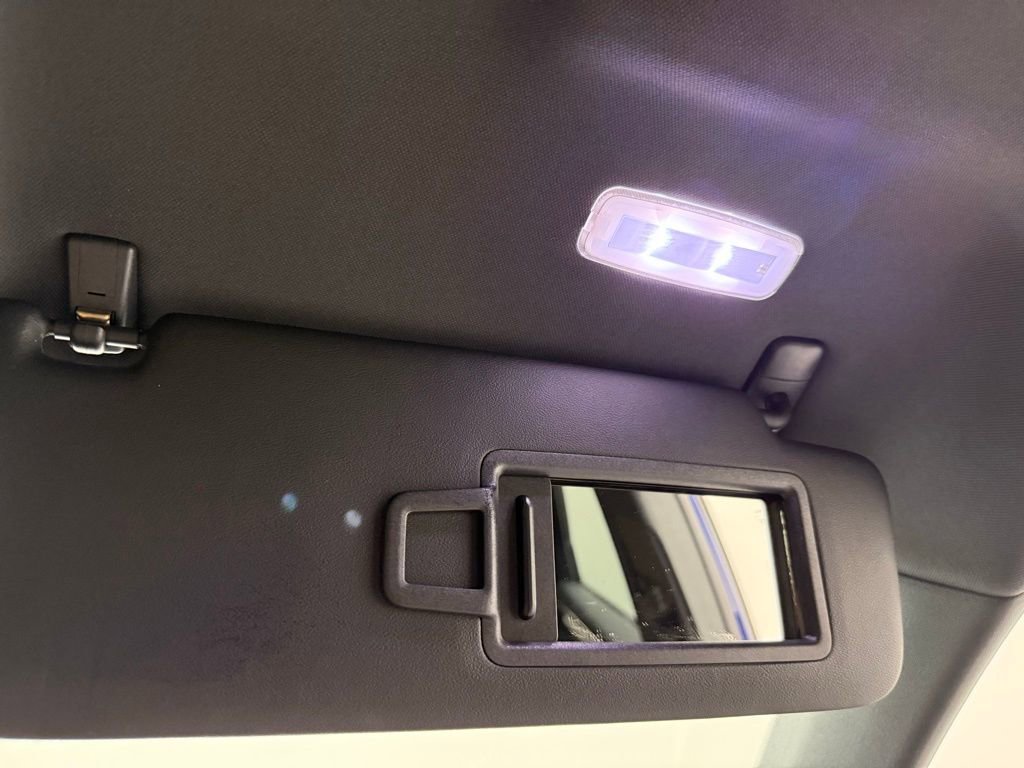 Used 2025 Porsche Macan image 38