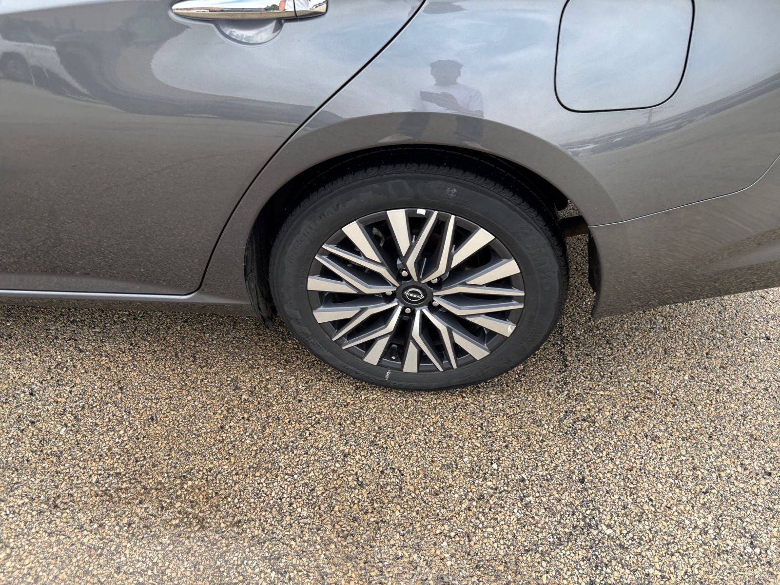Used 2025 Nissan Altima 2.5 SV FWD image 23