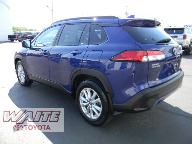 Used 2024 Toyota Corolla Cross LE w/ Moonroof Package AWD/4WD image 4