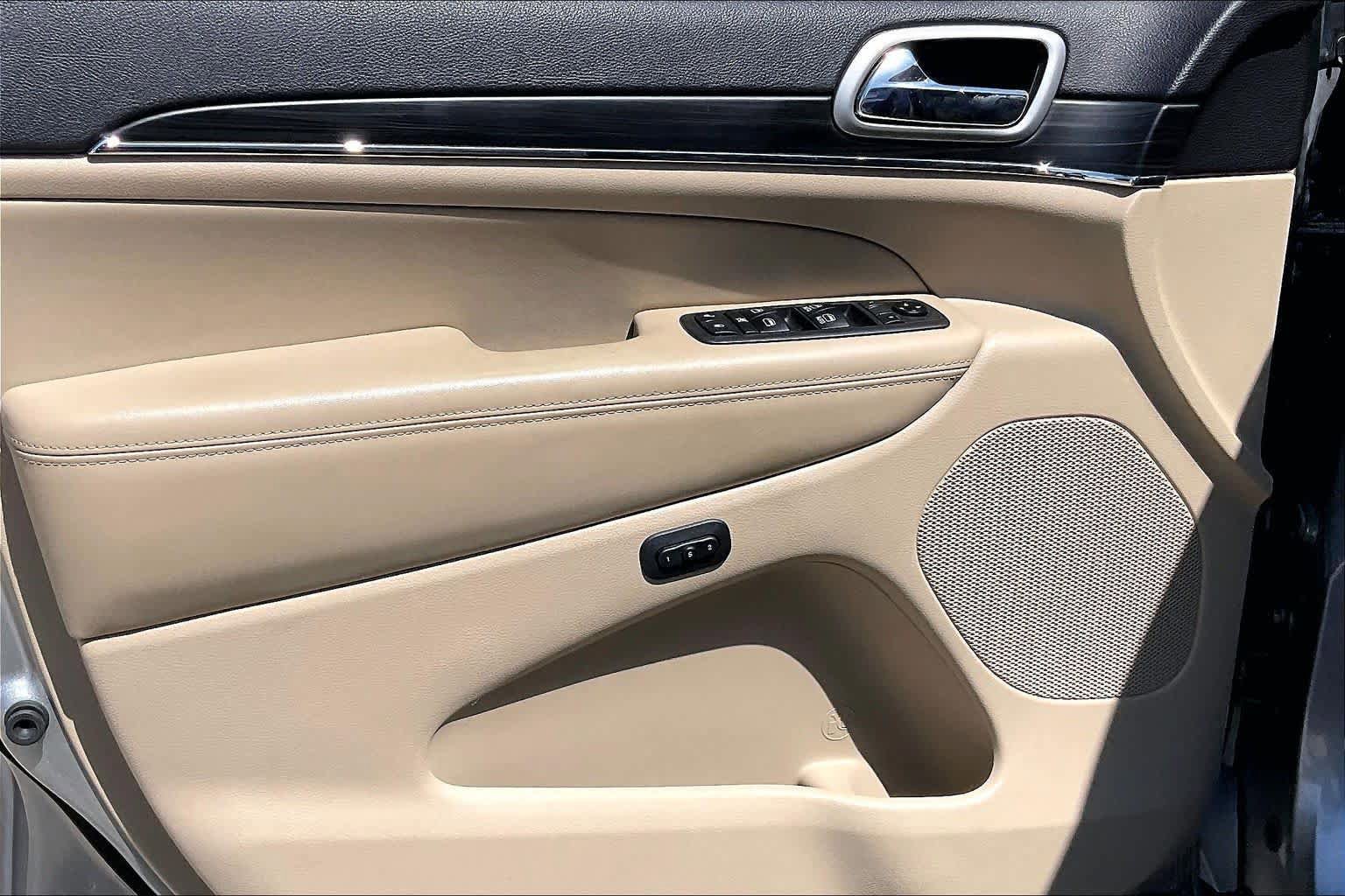 Used 2019 Jeep Grand Cherokee Limited w/ Luxury Group II RWD image 22