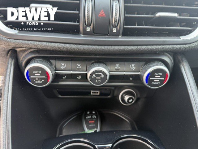 Used 2022 Alfa Romeo Giulia Sprint AWD/4WD image 35