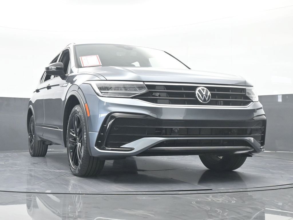 Used 2022 Volkswagen Tiguan SE R-Line image 70