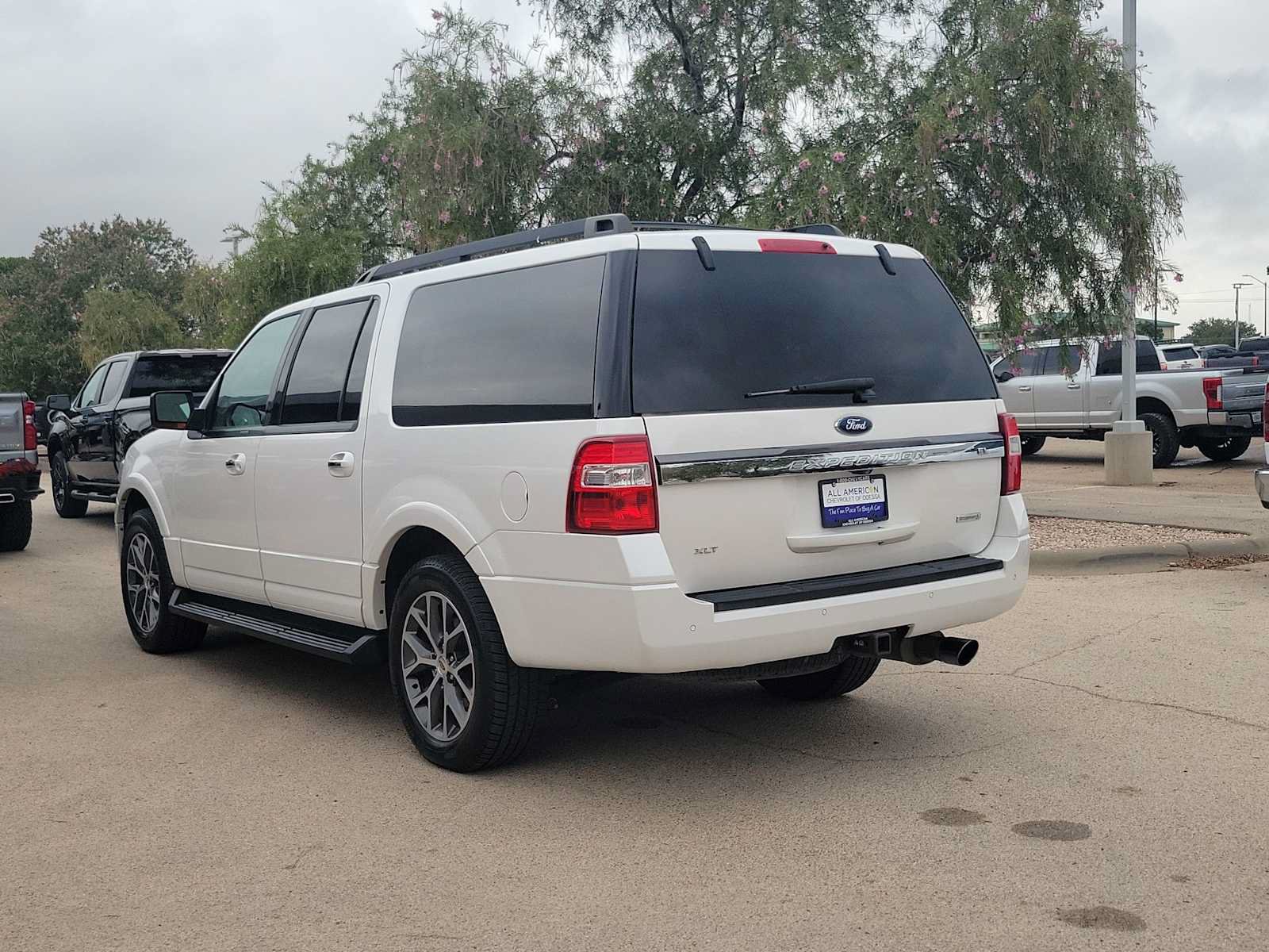 Used 2017 Ford Expedition EL XLT w/ Equipment Group 202A RWD image 6
