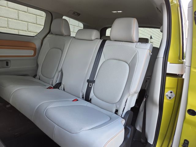 Used 2025 Volkswagen ID. Buzz 1st Edition RWD image 23