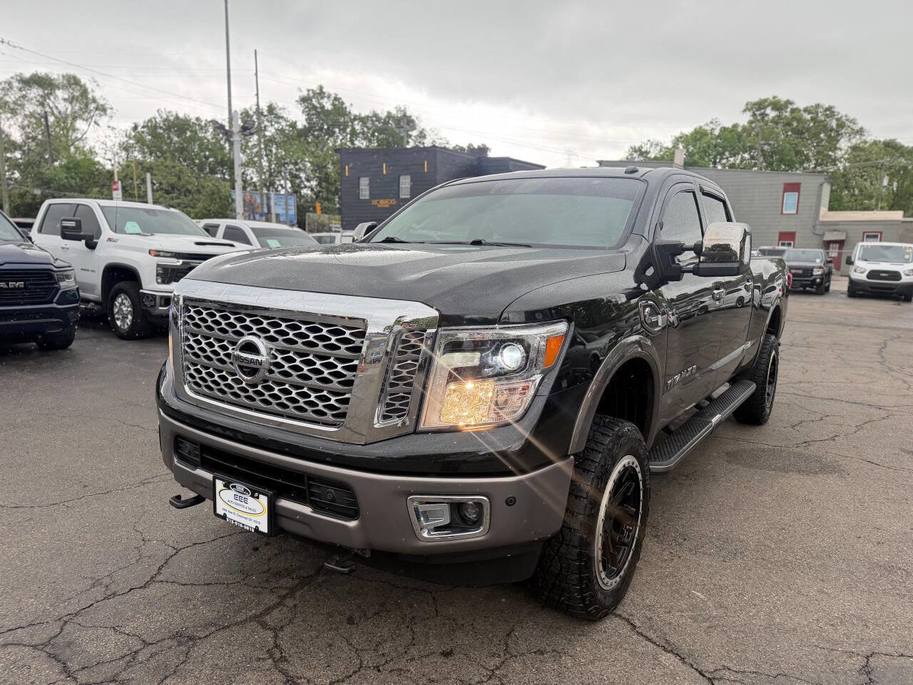 Used 2018 Nissan Titan Platinum Reserve w/ Platinum Utility Package AWD/4WD image 4