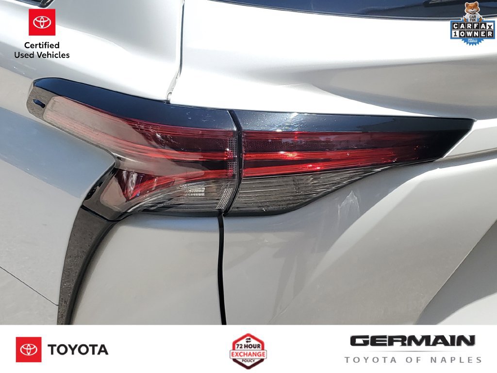Certified 2025 Toyota Sienna Limited FWD image 17