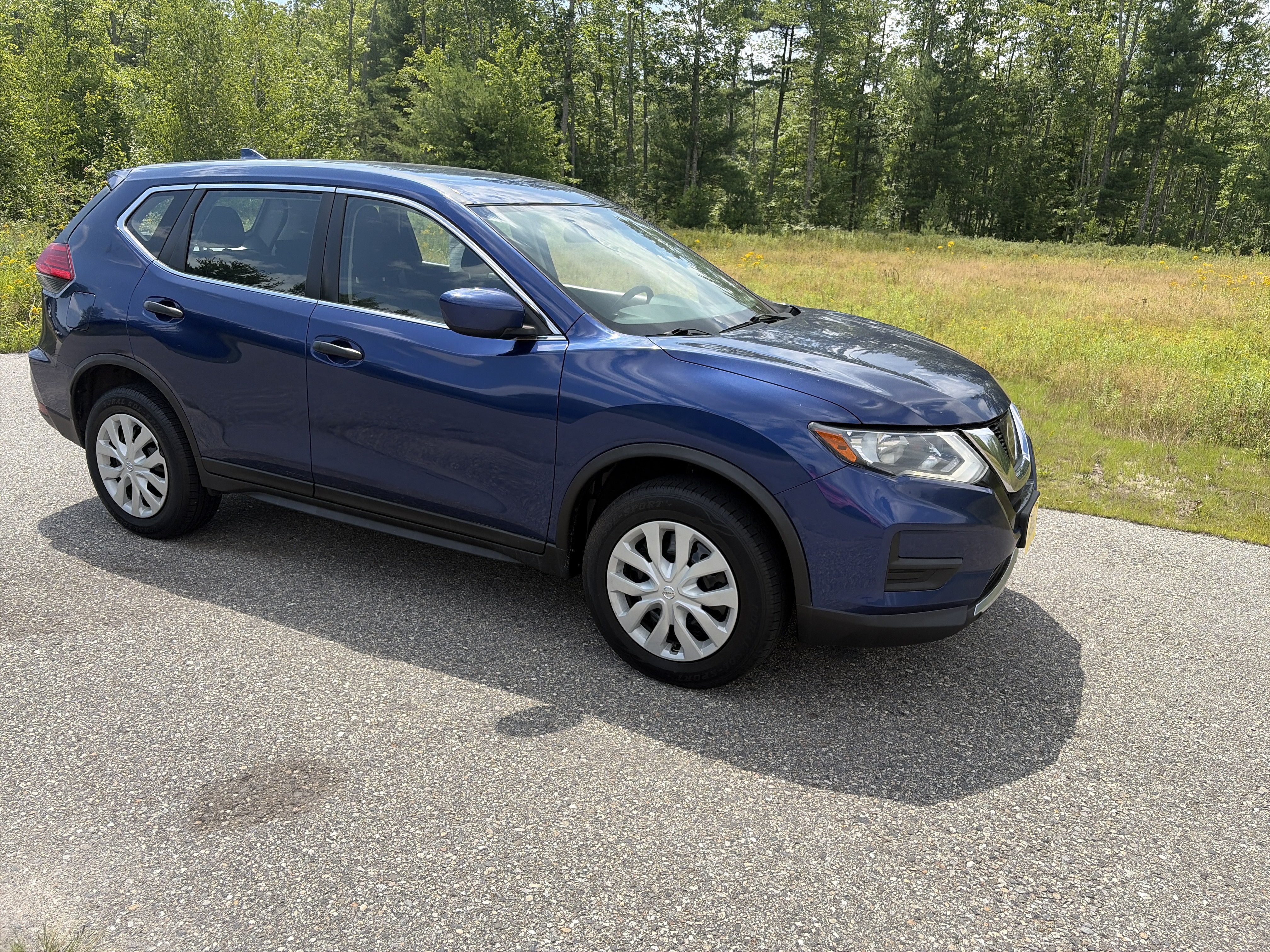 Used 2017 Nissan Rogue S AWD/4WD image 1