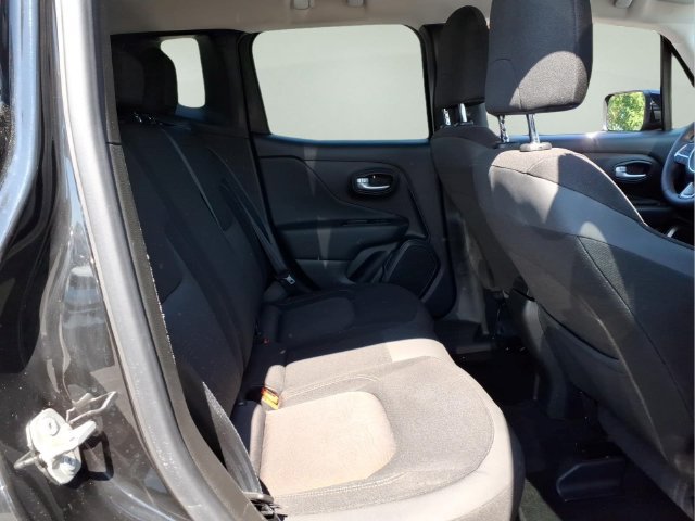 Used 2023 Jeep Renegade Latitude AWD/4WD image 15