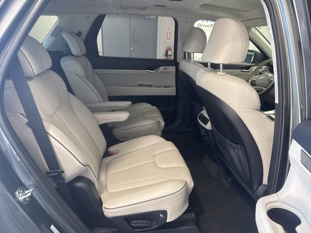 Used 2023 Hyundai Palisade Calligraphy image 23