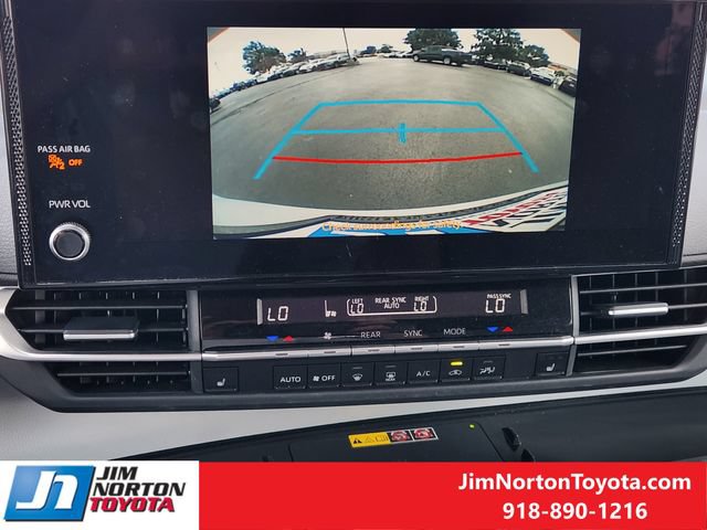 Used 2026 Toyota Sienna XLE FWD image 18
