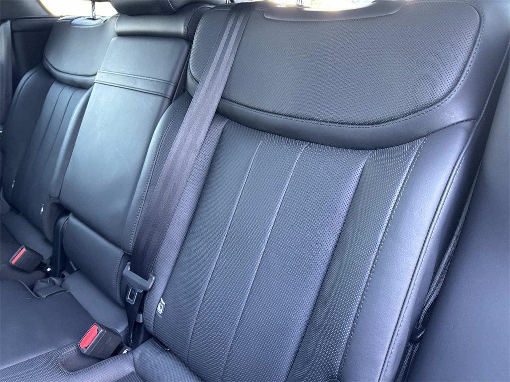 Used 2024 Land Rover Range Rover SE image 12