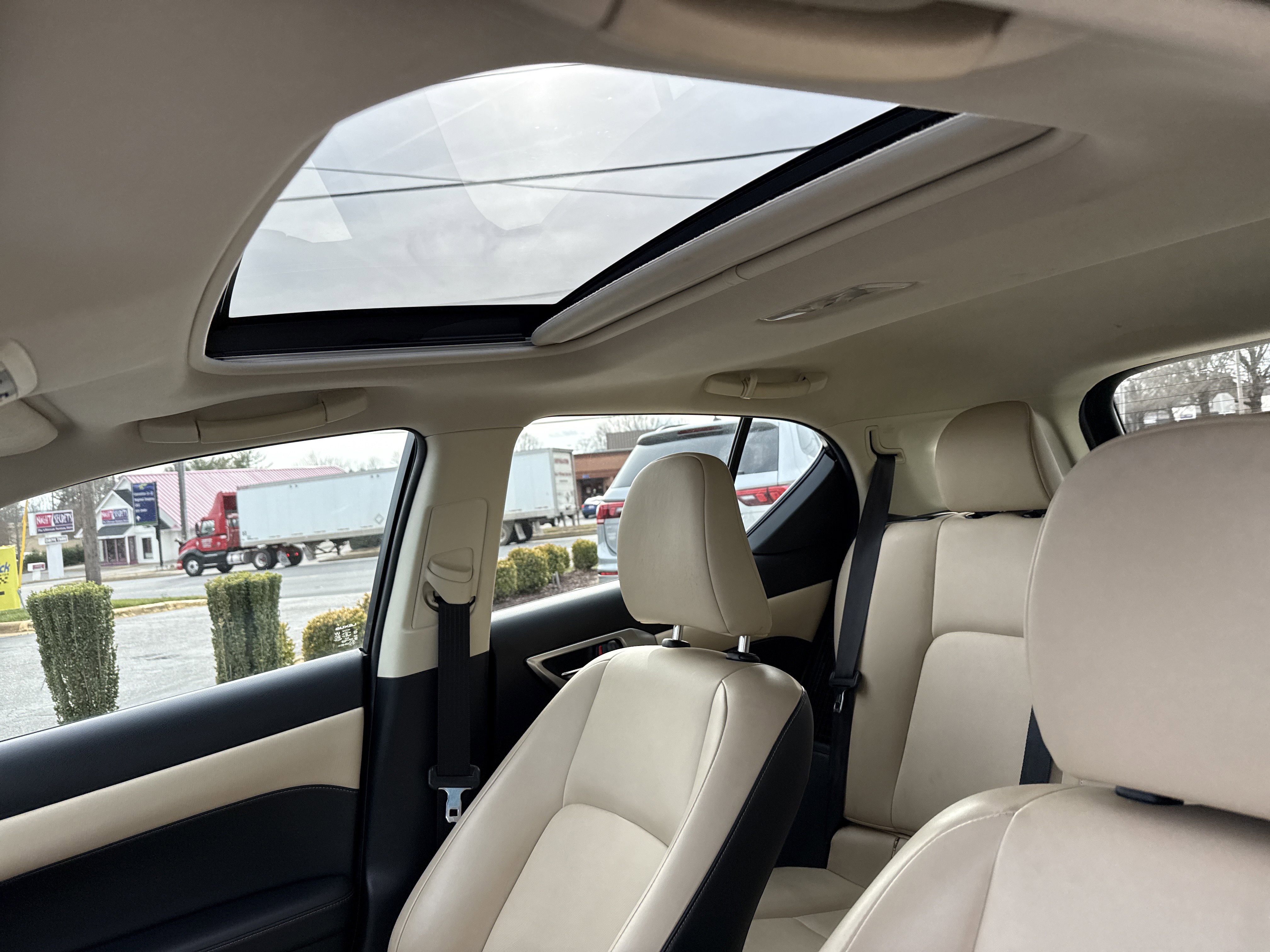 Used 2015 Lexus CT 200h w/ Navigation Package image 28