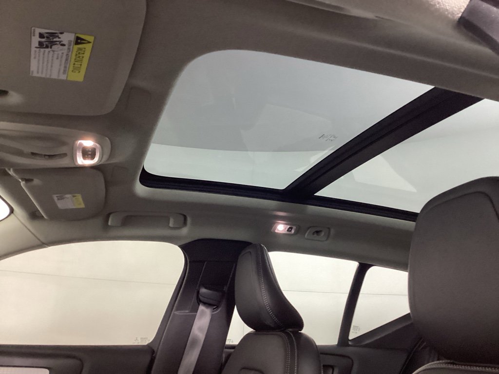 Used 2019 Volvo XC40 T5 Momentum image 29