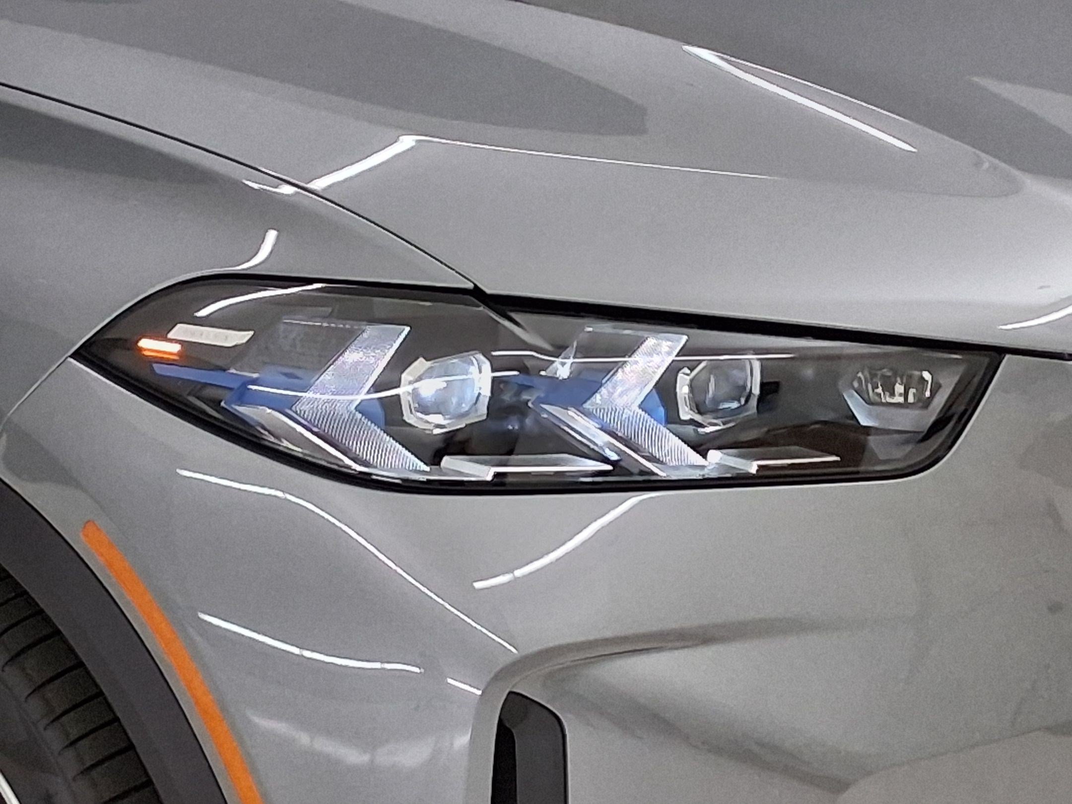 New 2026 BMW X5 xDrive50e w/ Premium Package AWD/4WD image 9
