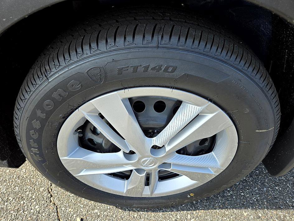 New 2025 Nissan Kicks Play S image 13