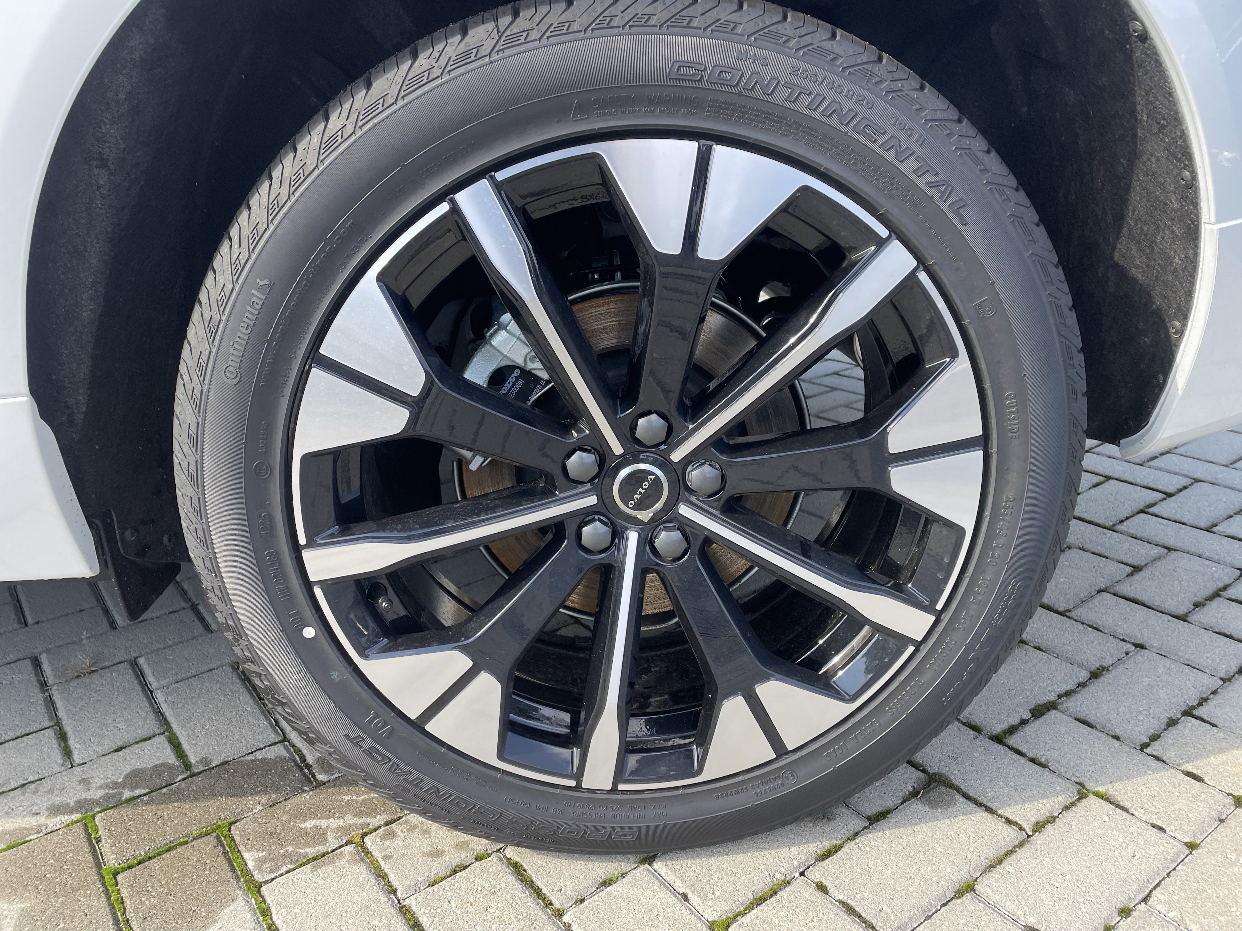 New 2026 Volvo XC60 B5 Plus w/ Protection Package Premier image 8
