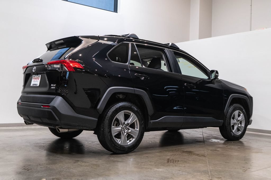 Used 2025 Toyota RAV4 XLE AWD/4WD image 9