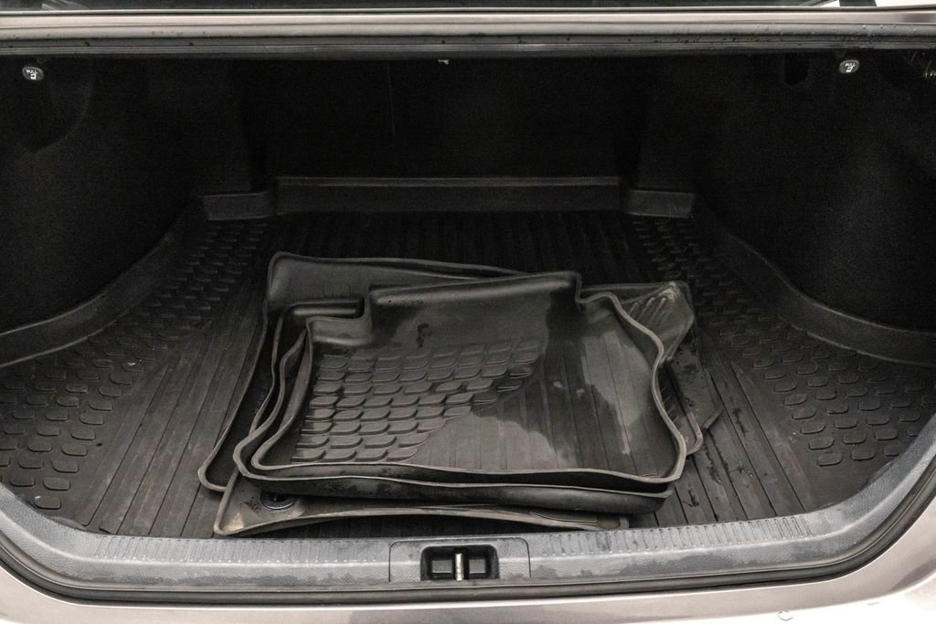 Used 2020 Toyota Camry SE w/ Moonroof Package image 25