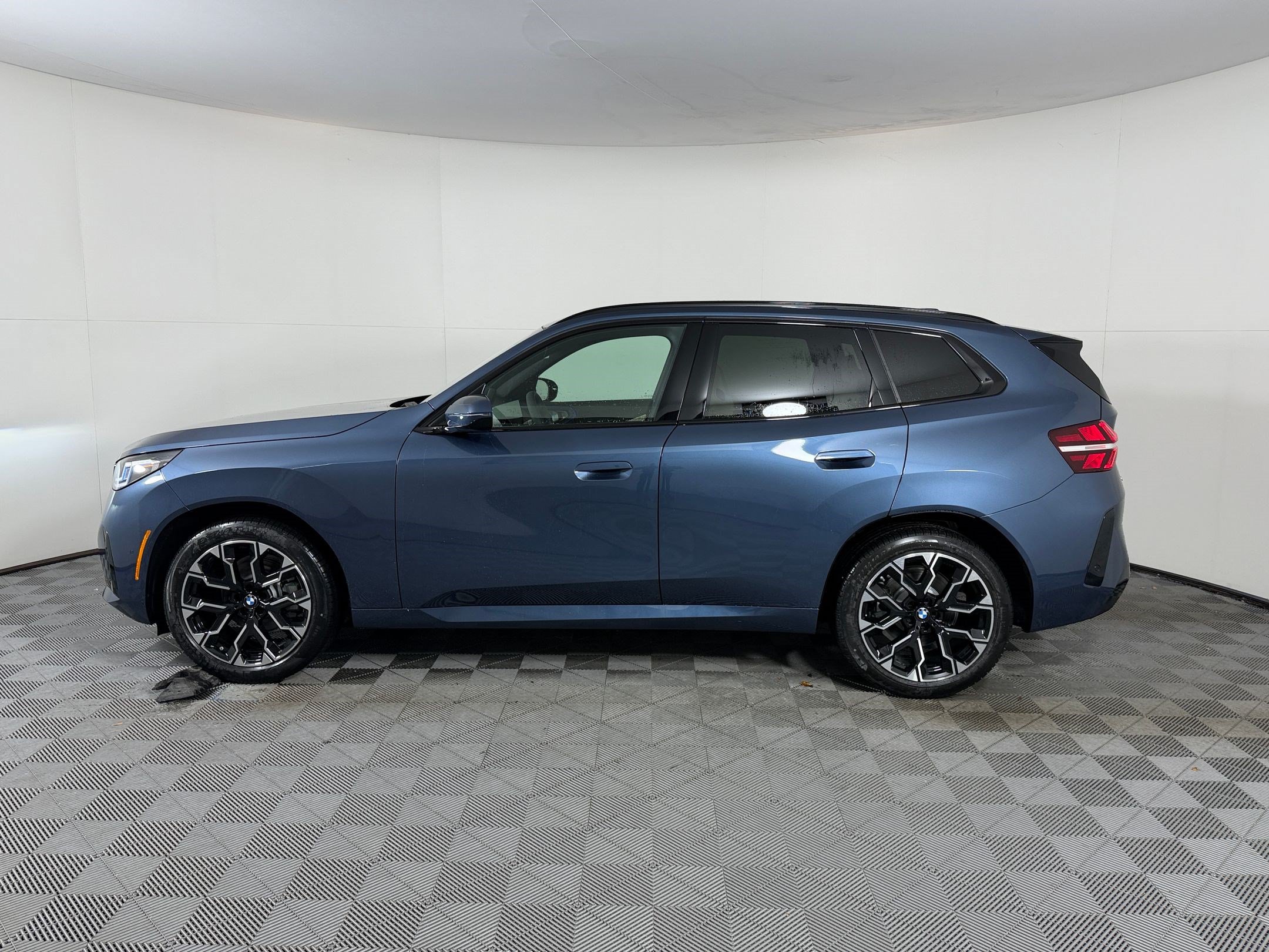 Used 2026 BMW X3 xDrive30i w/ M Sport Package AWD/4WD image 2