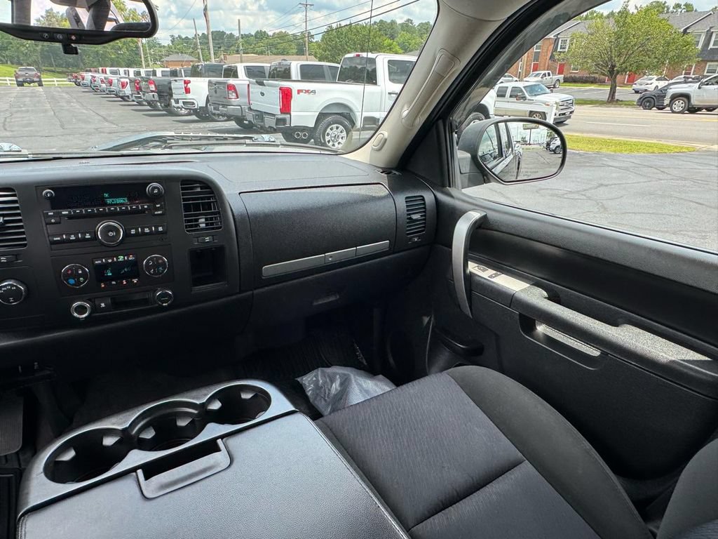 Used 2011 Chevrolet Silverado 1500 LT w/ All-Star Edition AWD/4WD image 18