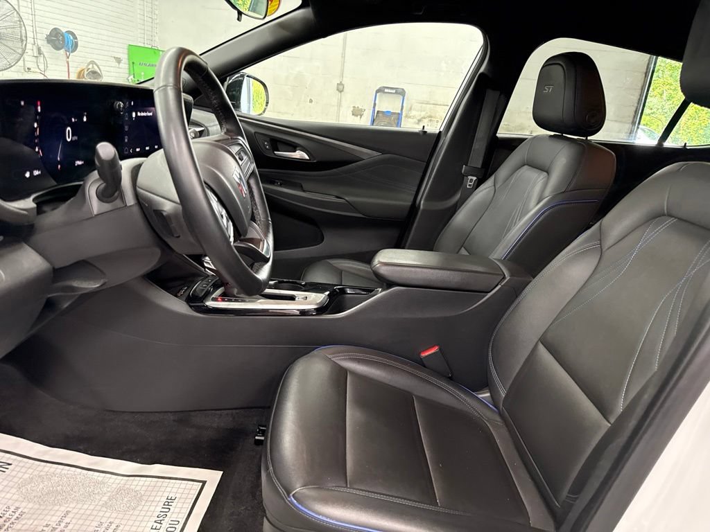 Used 2024 Buick Envista Sport Touring w/ Convenience I Package FWD image 9