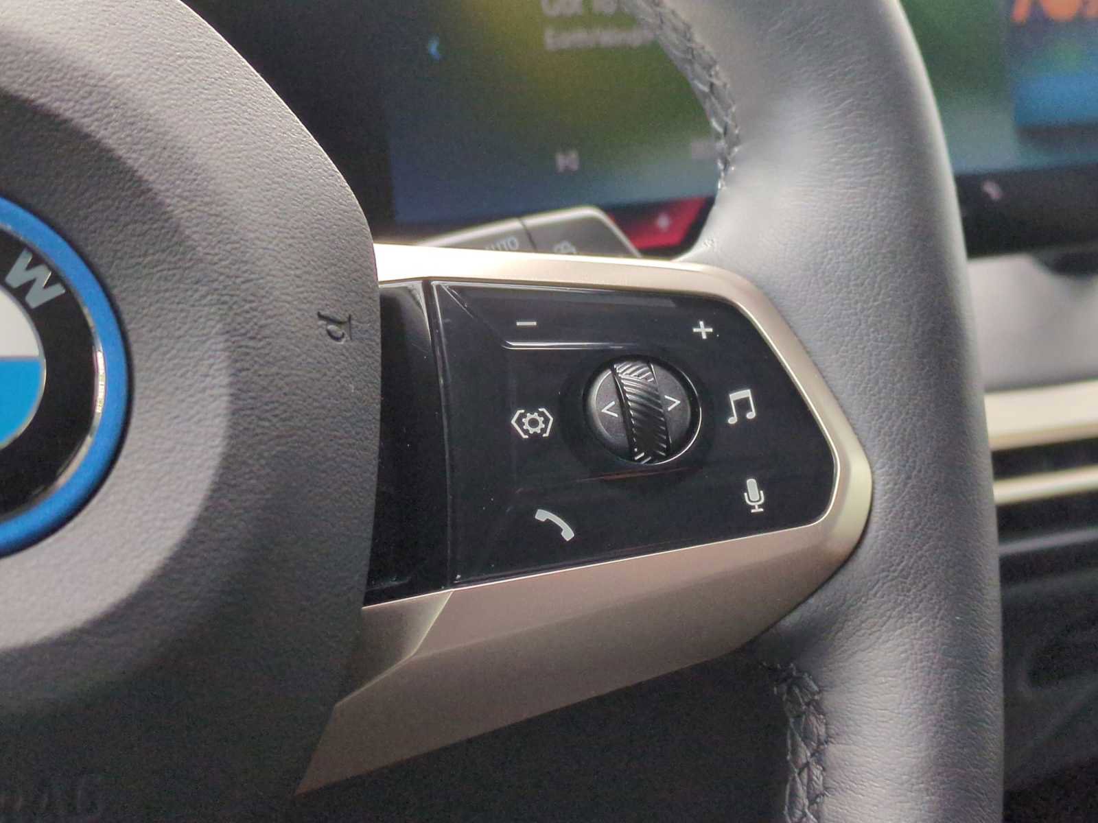 Used 2025 BMW iX xDrive50 image 26