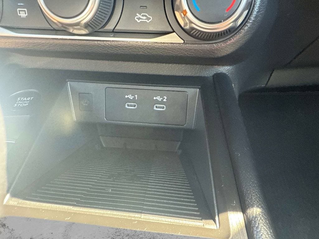 Used 2025 Nissan Kicks SV AWD/4WD image 31