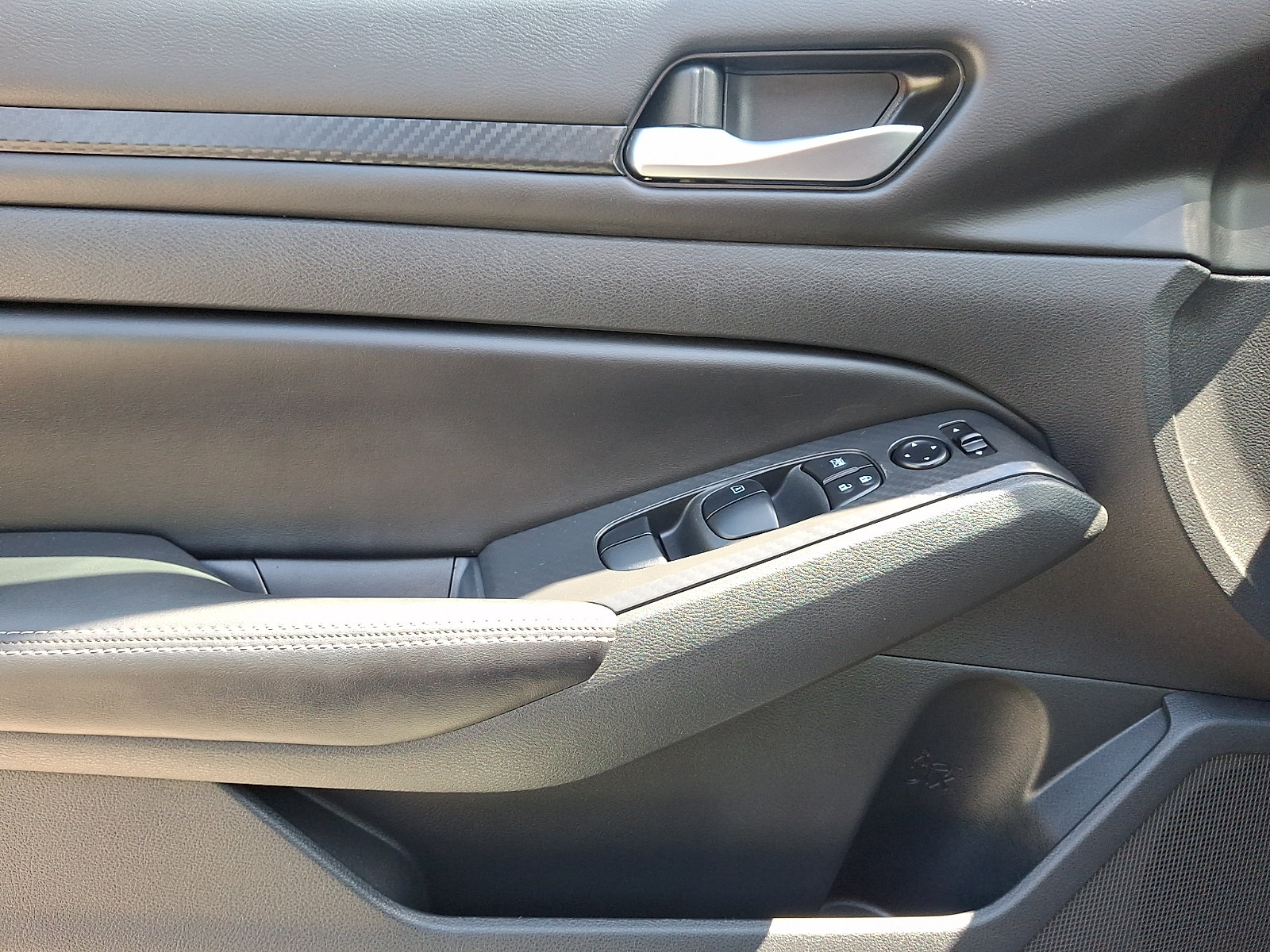 Used 2024 Nissan Altima 2.5 SV w/ SV Premium Package FWD image 13