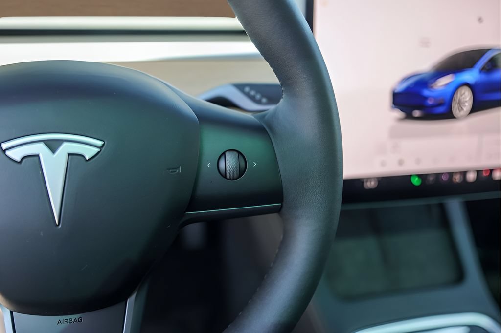 Used 2023 Tesla Model 3 Standard Range RWD image 12