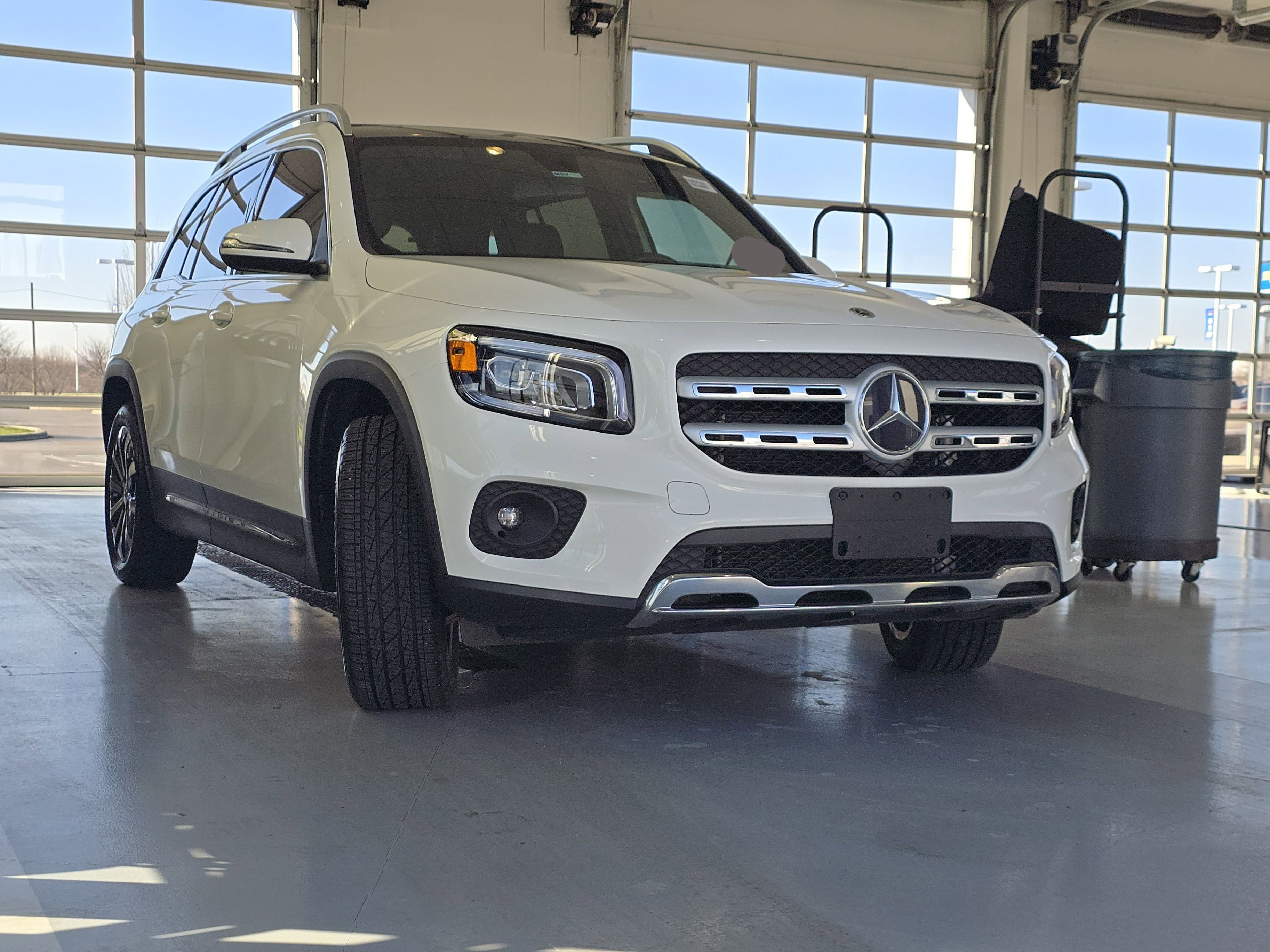 Used 2023 Mercedes-Benz GLB 250 4MATIC image 4